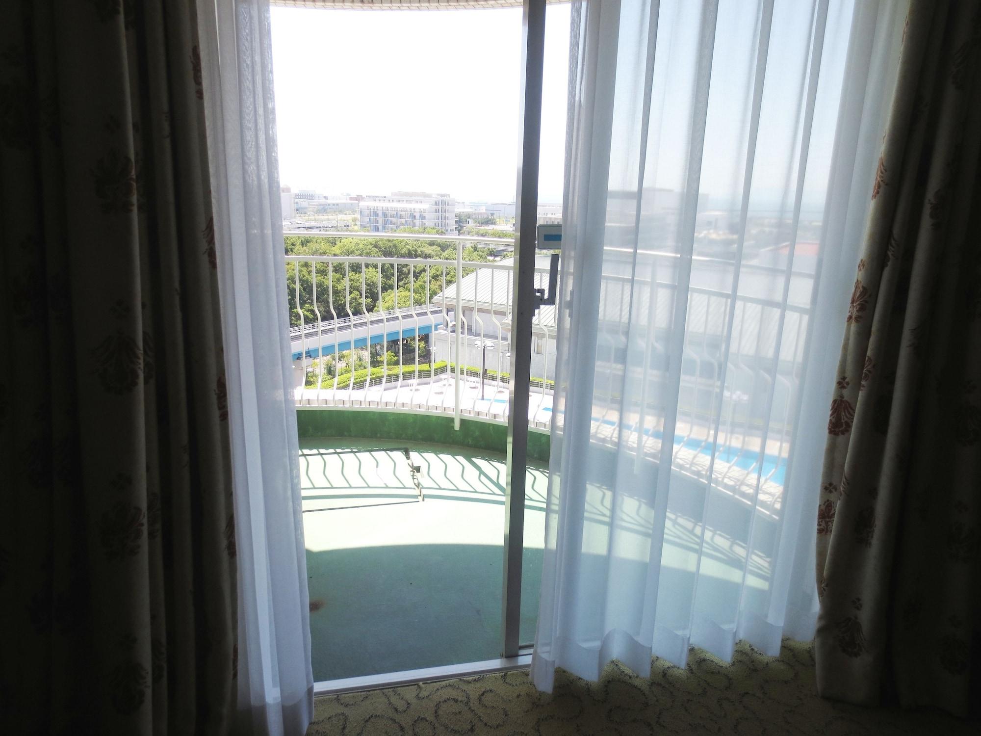 Kobe Portopia Hotel Esterno foto A sliding door